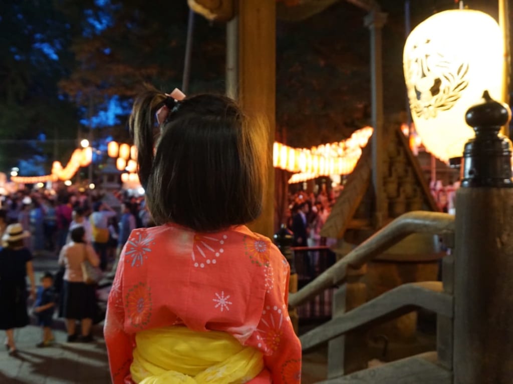 お祭りに来た浴衣の女の子