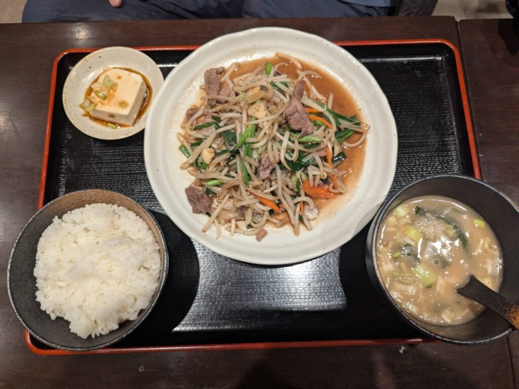 まっこす　レバニラ定食