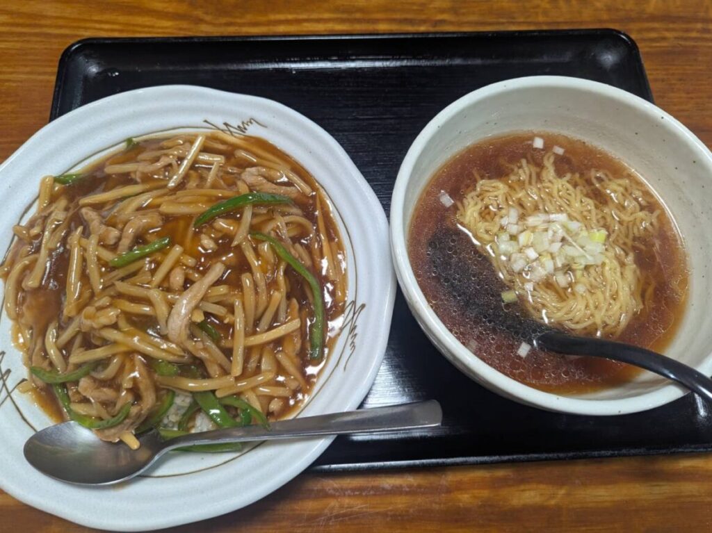 龍華　肉あんかけ丼＆半かけラーメン