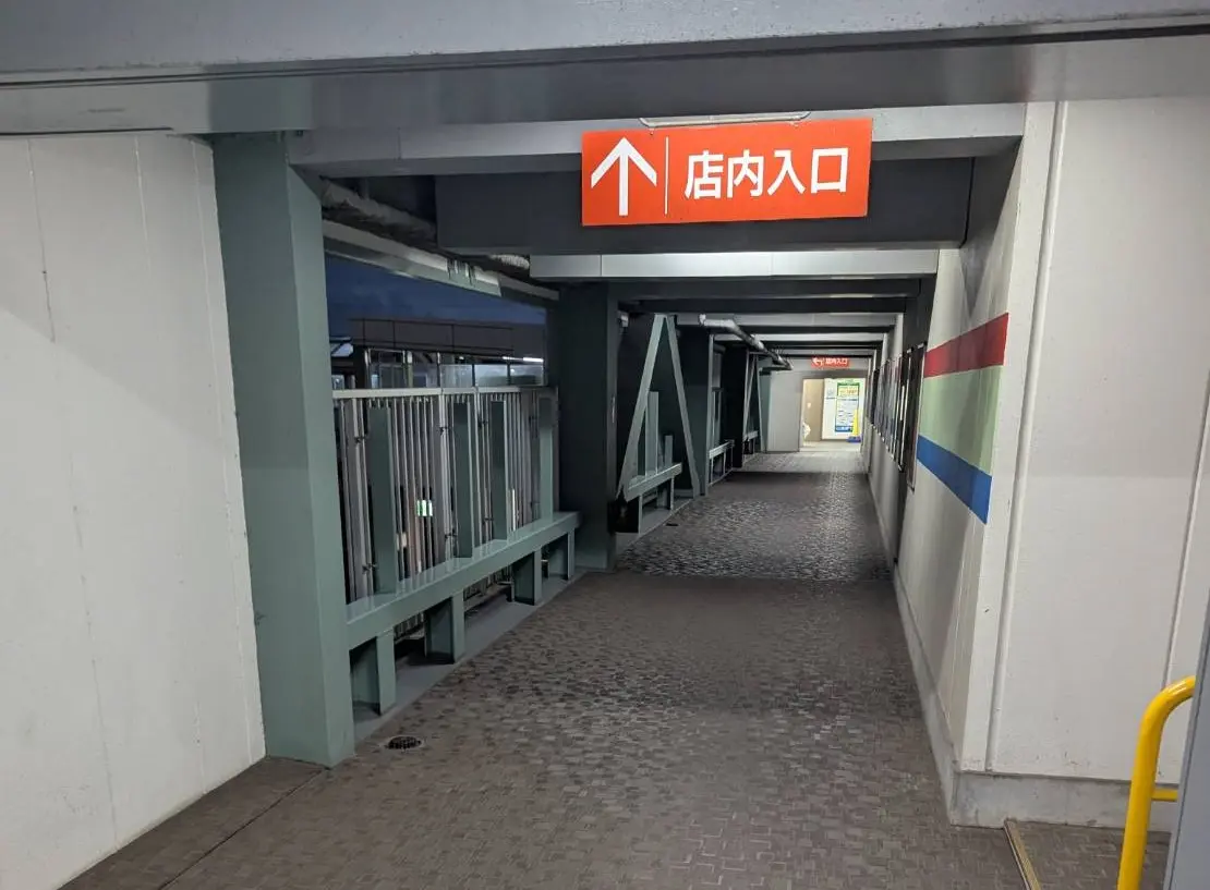 ワイパーク連絡通路