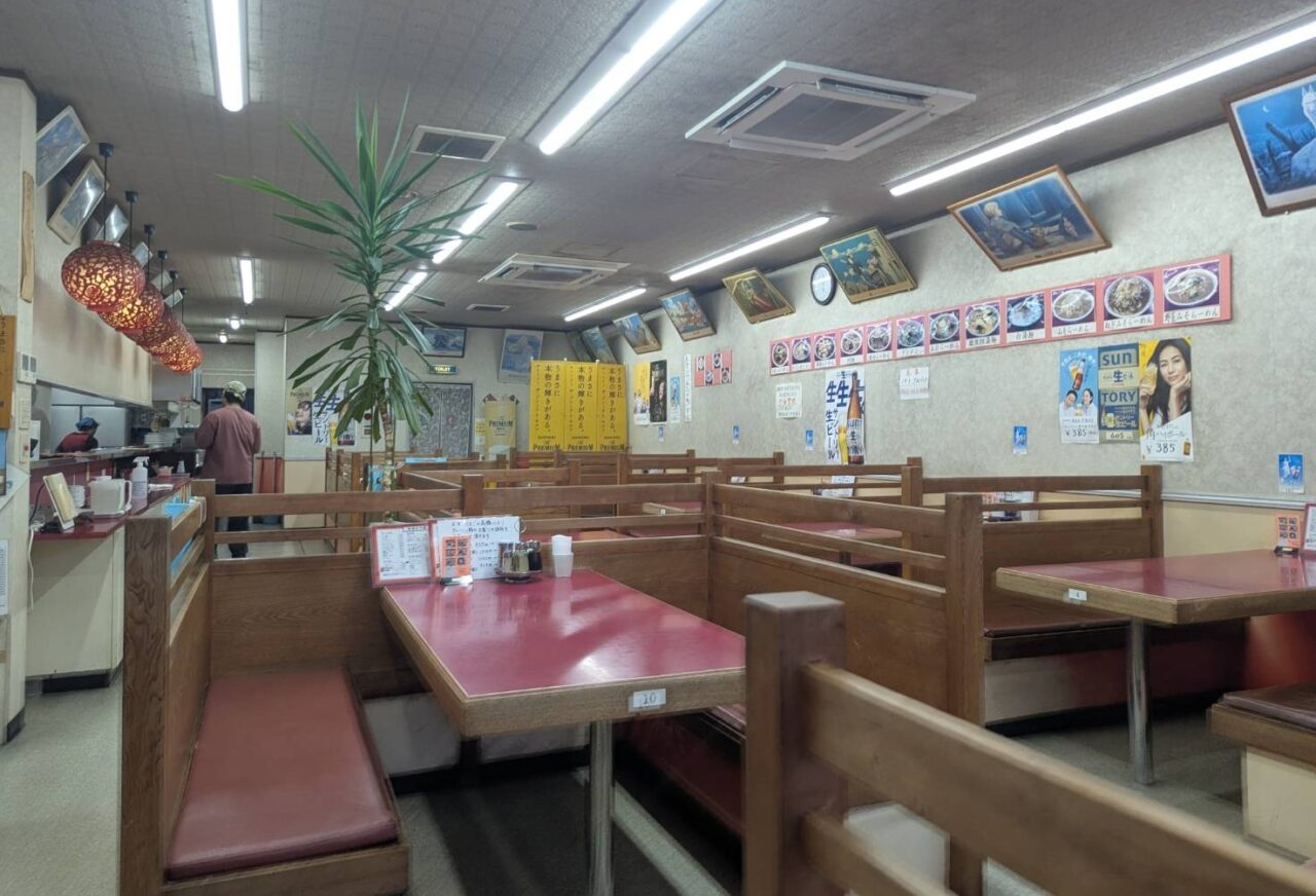 珍来かのや　店内