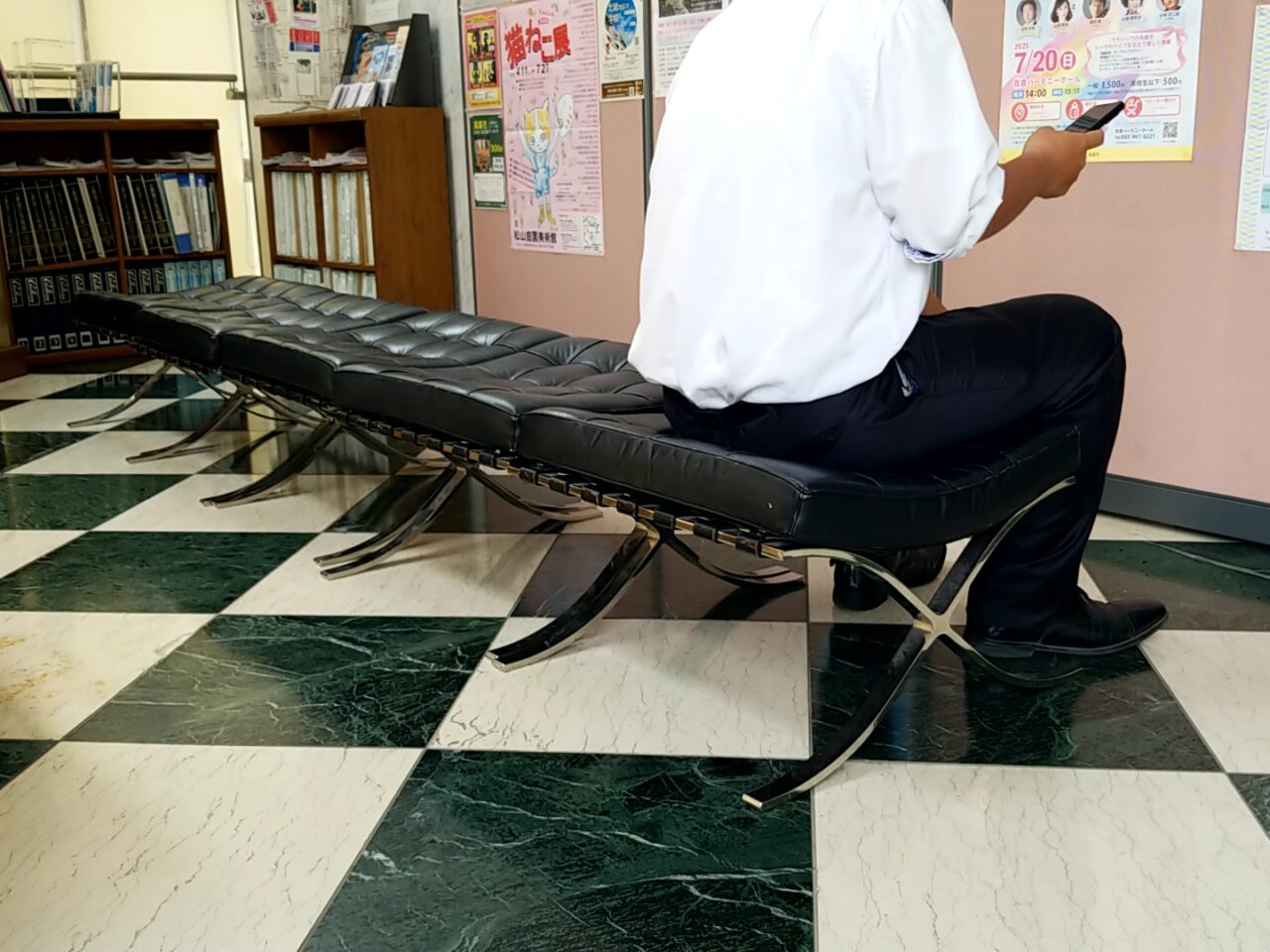 佐倉市立美術館　バルセロナチェア