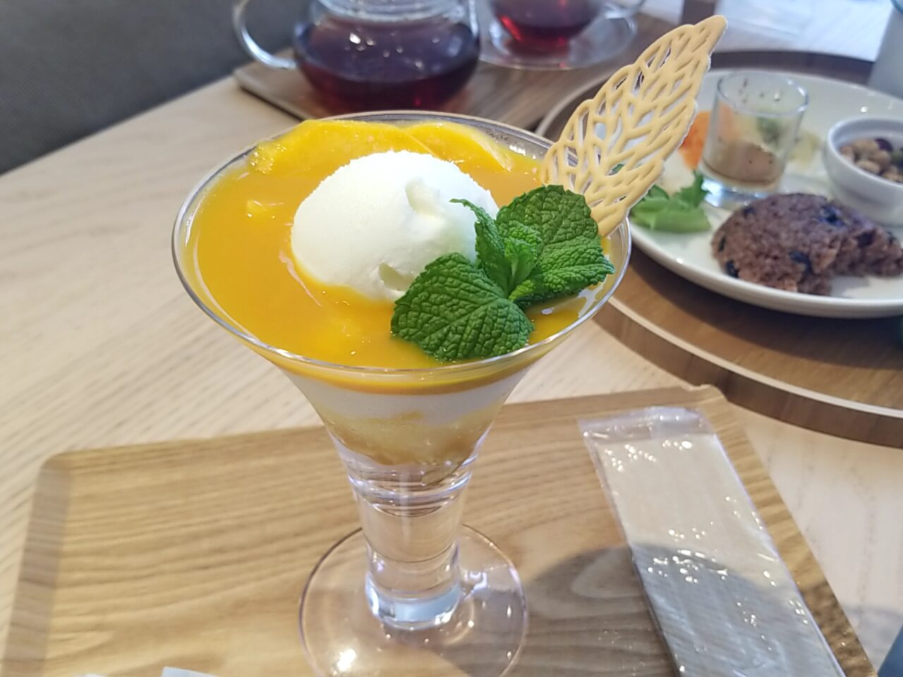 misora cafe　マンゴーパッションパフェ