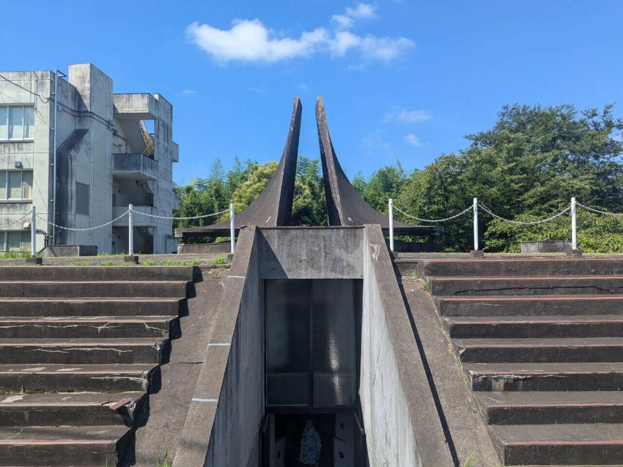 忠霊塔　外観