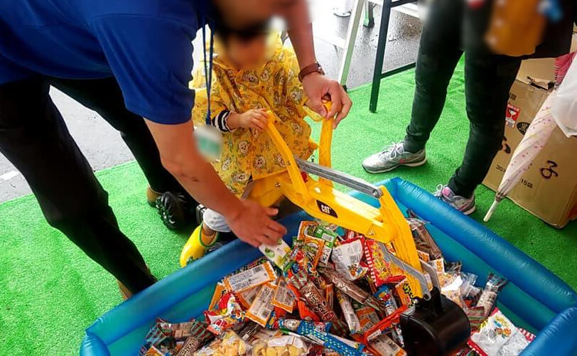 角栄まつり 駄菓子すくい