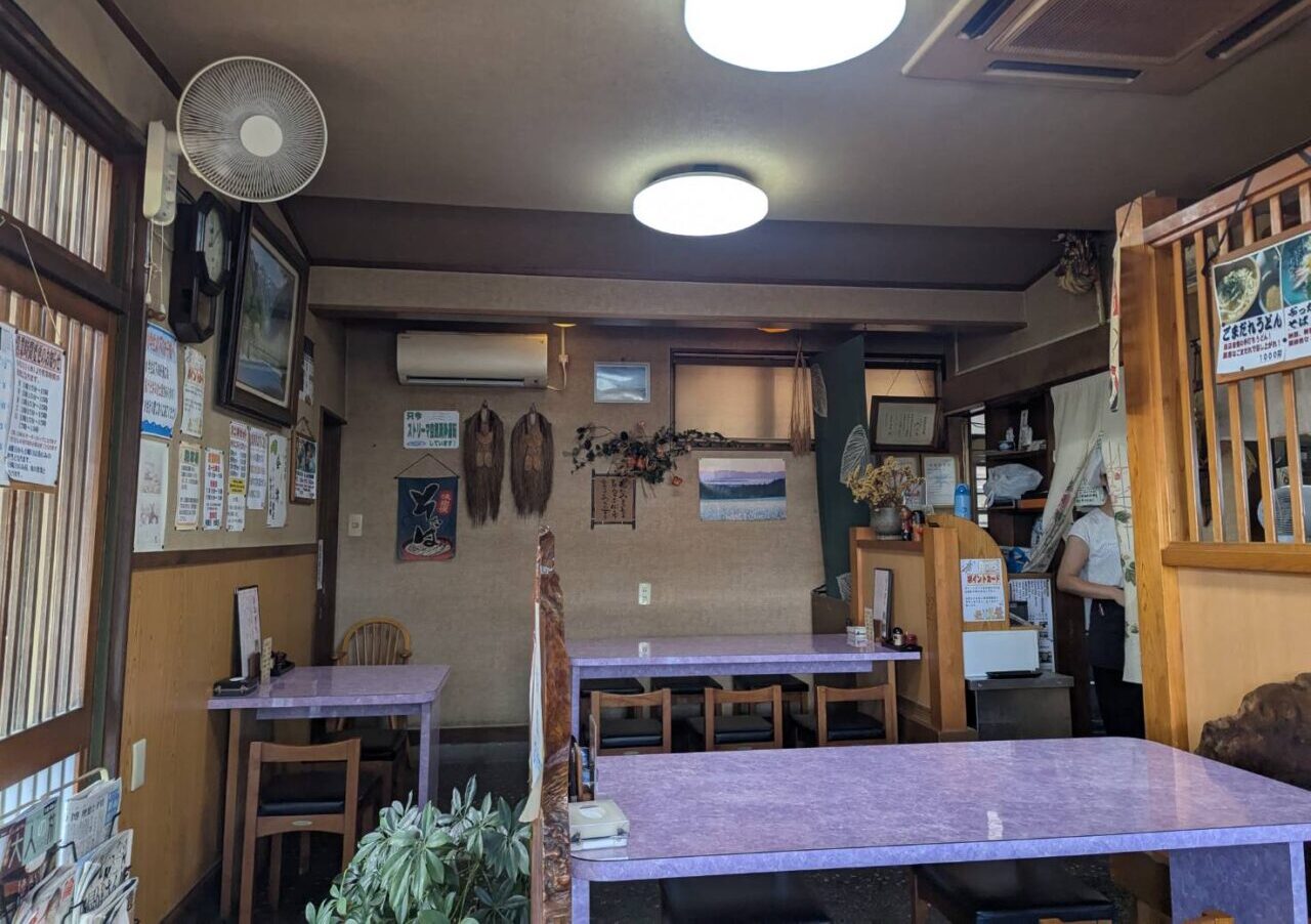静和屋　店内