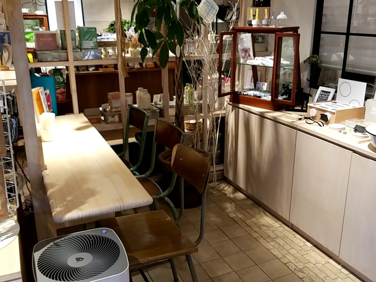 ソッケル　店内飲食スペース