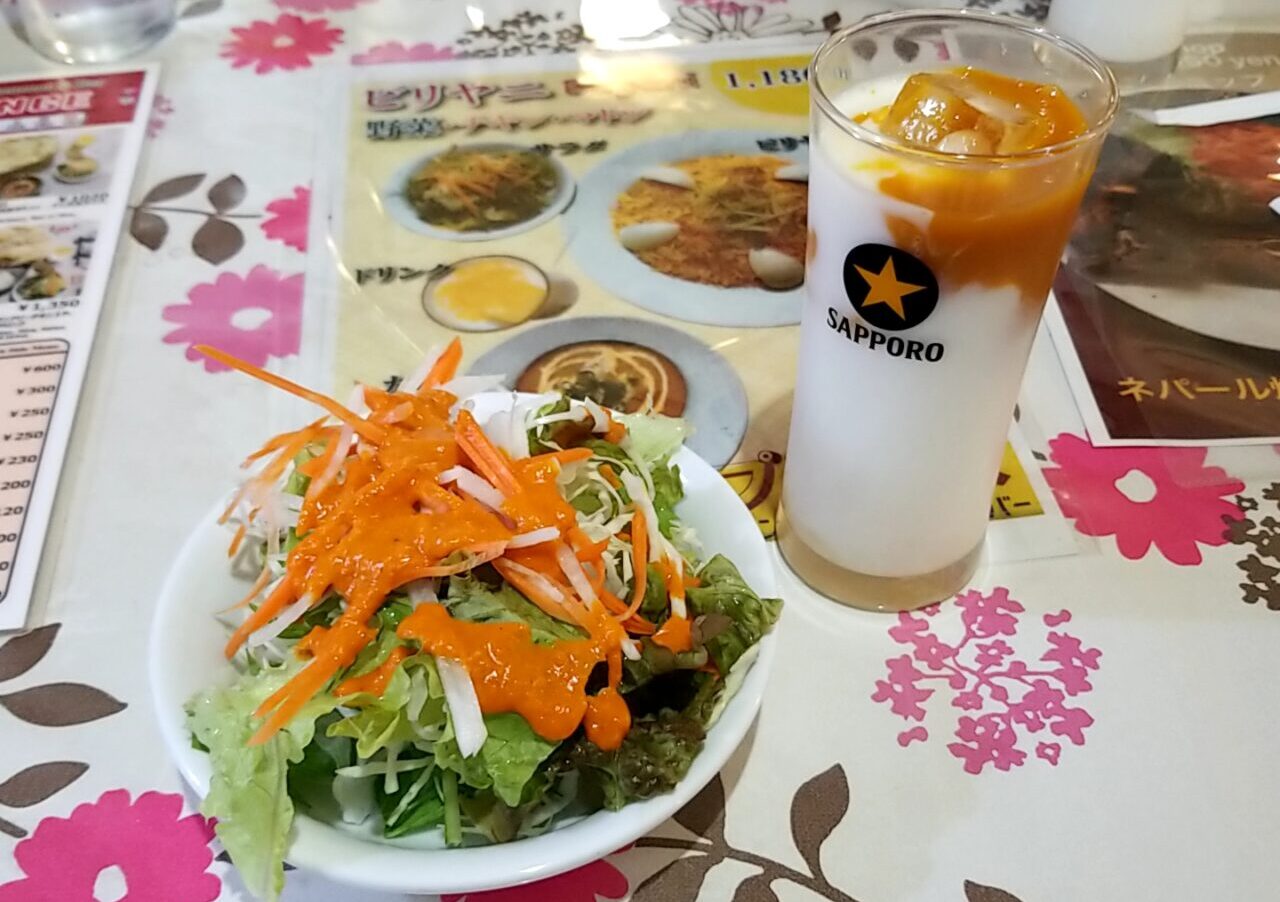 プリンス　ランチサラダ＆マンゴーラッシー