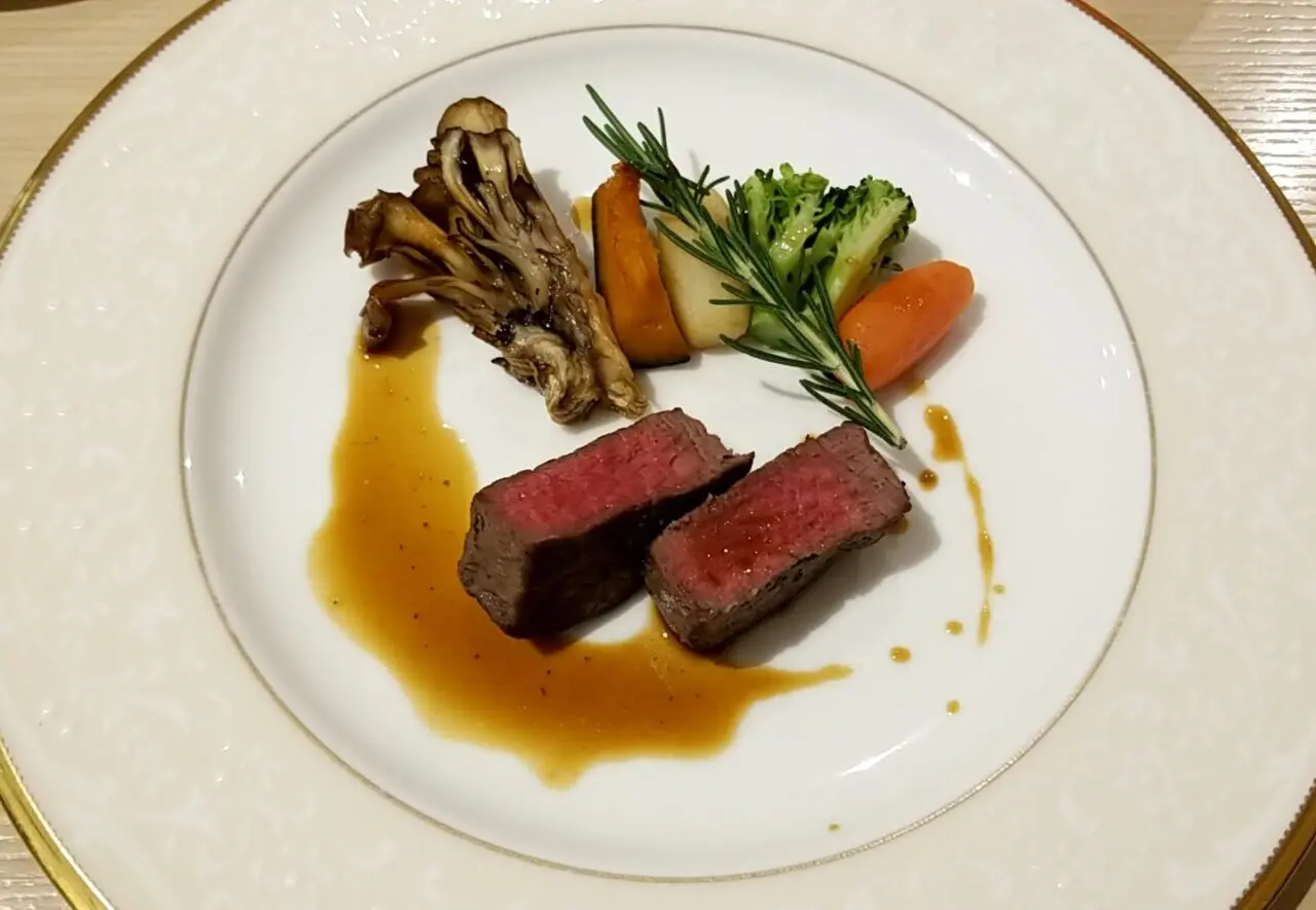 ディネット オーストラリア産牛フィレ肉のステーキ マデラ酒ソース