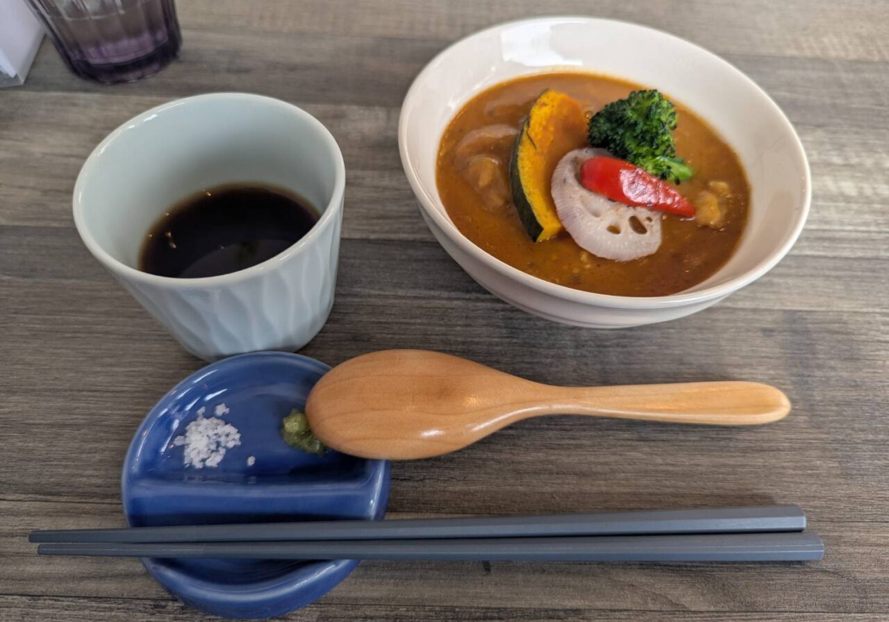そばとコーヒーsaika　カレー
