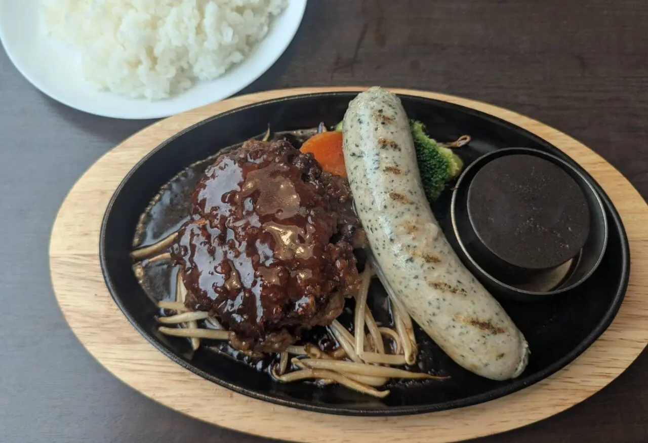 COVOステーキ ハンバーグ&粗びきソーセージランチ